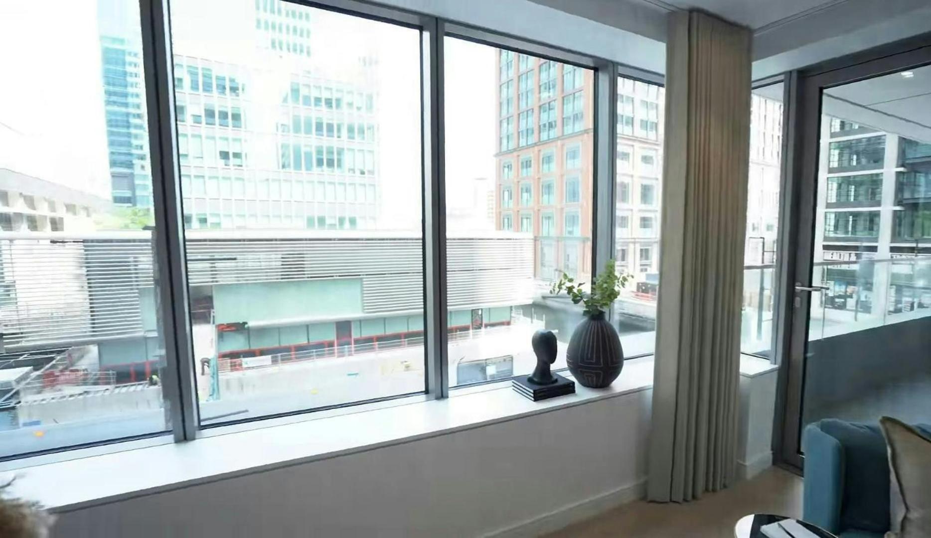 Canary Wharf Luxury Right Next To Thames